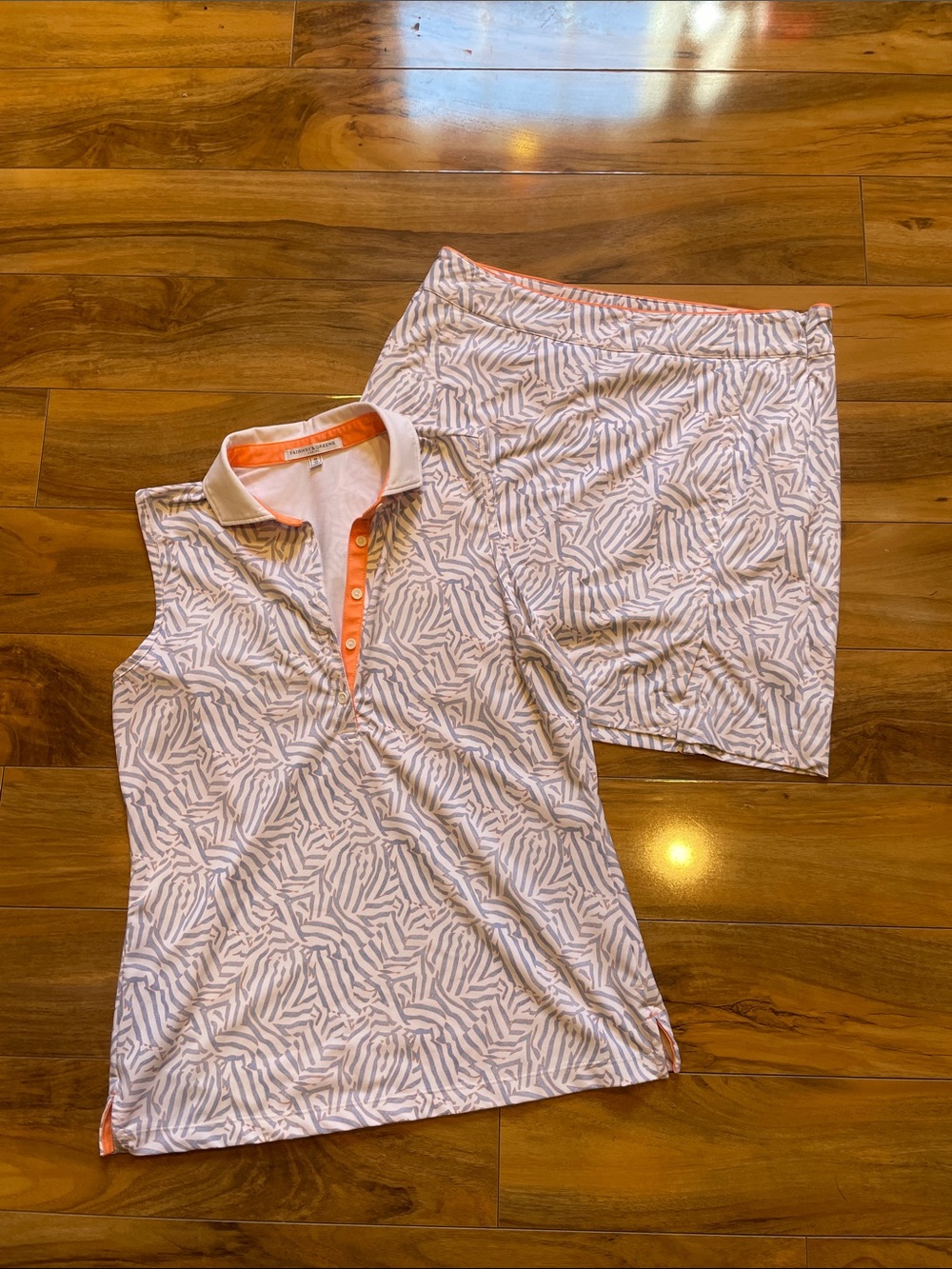 Size 6 skirt / medium top Fairway and Greene golf set